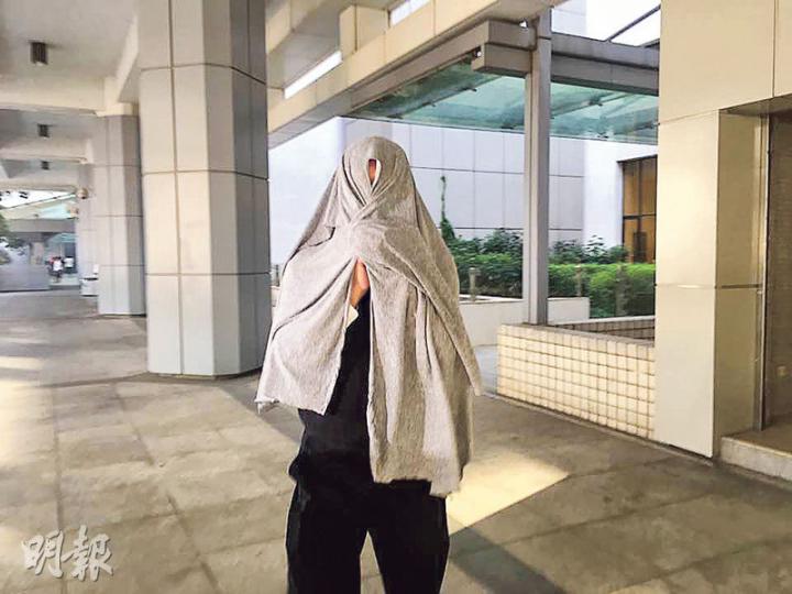 被告廖志健涉於借宿期間強姦友人的18歲姨甥女,昨獲准保釋。(黃文雋攝) 被告廖志健涉於借宿期間強姦友人的18歲姨甥女,昨獲准保釋。(黃文雋攝)