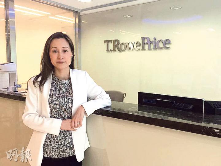 T. Rowe Price Group(普信)中介機構業務亞洲區主管陳愛詩建議,可以將眼光放在環球債券或用不同債券策略組合而成的債券基金,從而減低波動。(龍彩霞攝) T. Rowe Price Group(普信)中介機構業務亞洲區主管陳愛詩建議,可以將眼光放在環球債券或用不同債券策略組合而成的債券基金,從而減低波動。(龍彩霞攝)