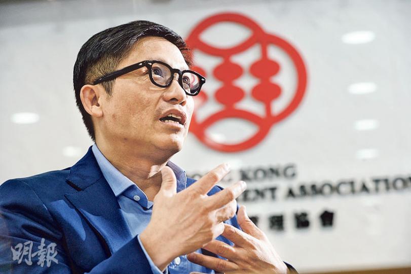 零售管理協會主席鄭偉雄(圖)表示業界經營困難,期望下屆政府支持發展電子商貿平台。(劉焌陶攝) 零售管理協會主席鄭偉雄(圖)表示業界經營困難,期望下屆政府支持發展電子商貿平台。(劉焌陶攝)