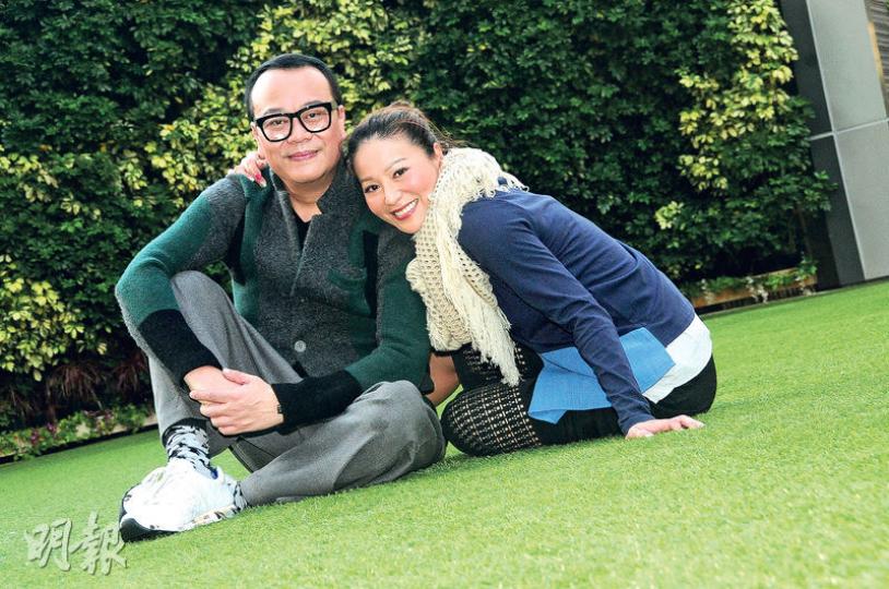 Bobby與滕麗名再次在《一屋老友去旅行》中合作,他表示這節目除以溫情作賣點外,亦希望提醒年輕人,出外旅行也可帶上家中長輩一起去。(攝影﹕孫華中) Bobby與滕麗名再次在《一屋老友去旅行》中合作,他表示這節目除以溫情作賣點外,亦希望提醒年輕人,出外旅行也可帶上家中長輩一起去。(攝影﹕孫華中)