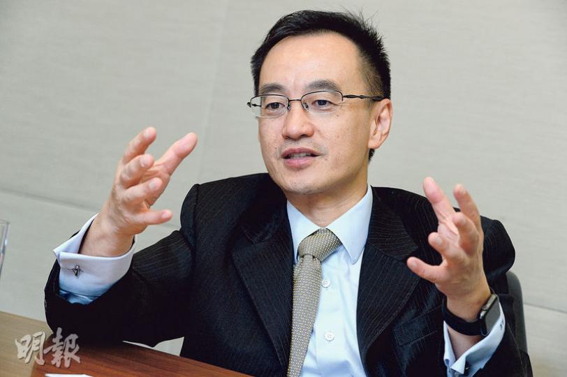 陳致強相信,在美國及歐洲的政治風險緩和前,投資者會傾向保守,由於新興市場股債向來屬風險資產,他估計新興市場的走資潮有可能維持一段時間。(劉焌陶攝) 陳致強相信,在美國及歐洲的政治風險緩和前,投資者會傾向保守,由於新興市場股債向來屬風險資產,他估計新興市場的走資潮有可能維持一段時間。(劉焌陶攝)