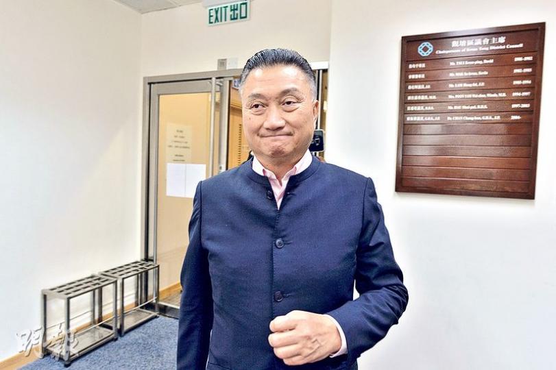 港區全國人大代表、觀塘區議會主席陳振彬旗下的青少年發展聯會及青少年軍，先後獲民政局批出兩個空置校舍，以及獲華永會共批出4110萬捐款。陳振彬回覆記者時強調，一切申請依足程序，並無獲優待。（馮凱鍵攝）華人永遠墳場管理委員會過往多次作出大額特別捐款。民政局回覆表示，華永會作特別捐款前，會考慮項目的可行性、效益、申請機構的執行能力及過去表現等各項因素才決定。（馮凱鍵攝）