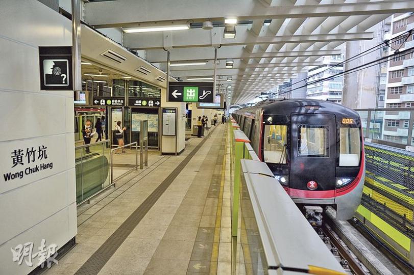 港鐵南港島線採用全自動列車,由車務控制中心遙距啟動列車並監控列車操作,列車全長只有3個車卡。(鍾林枝攝) 港鐵南港島線採用全自動列車,由車務控制中心遙距啟動列車並監控列車操作,列車全長只有3個車卡。(鍾林枝攝)