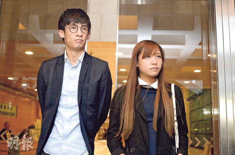青年新政梁頌恆(左)及游蕙禎(右)就宣誓的司法覆核案提出上訴,二人昨到庭聽審。梁在庭外表示,立法會行管會應在案件完結後才就追討薪津一事作決定。梁及後又在社交媒體回應行管會的決定,形容是「打壓之意顯而易見」。(鍾林枝攝)立法會主席梁君彥昨日在行管會會議後見記者,稱將向青年新政梁頌恆和游蕙禎全數追討合共186萬元的薪津。他亦表示行管會一致同意,所有議員的職員在立法會、內委會及財委會舉行會議期間,都不可進入相關的會議場地,這措施即時生效。(郭慶輝攝) 青年新政梁頌恆(左)及游蕙禎(右)就宣誓的司法覆核案提出上訴,二人昨到庭聽審。梁在庭外表示,立法會行管會應在案件完結後才就追討薪津一事作決定。梁及後又在社交媒體回應行管會的決定,形容是「打壓之意顯而易見」。(鍾林枝攝)立法會主席梁君彥昨日在行管會會議後見記者,稱將向青年新政梁頌恆和游蕙禎全數追討合共186萬元的薪津。他亦表示行管會一致同意,所有議員的職員在立法會、內委會及財委會舉行會議期間,都不可進入相關的會議場地,這措施即時生效。(郭慶輝攝)