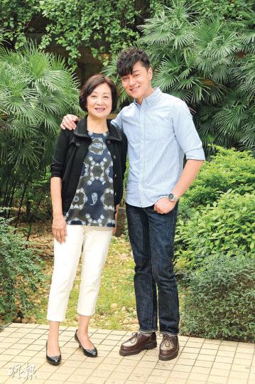 鮑起靜(左)大讚黃浩然(右)演得內斂符合角色。(攝影﹕孫華中) 鮑起靜(左)大讚黃浩然(右)演得內斂符合角色。(攝影﹕孫華中)