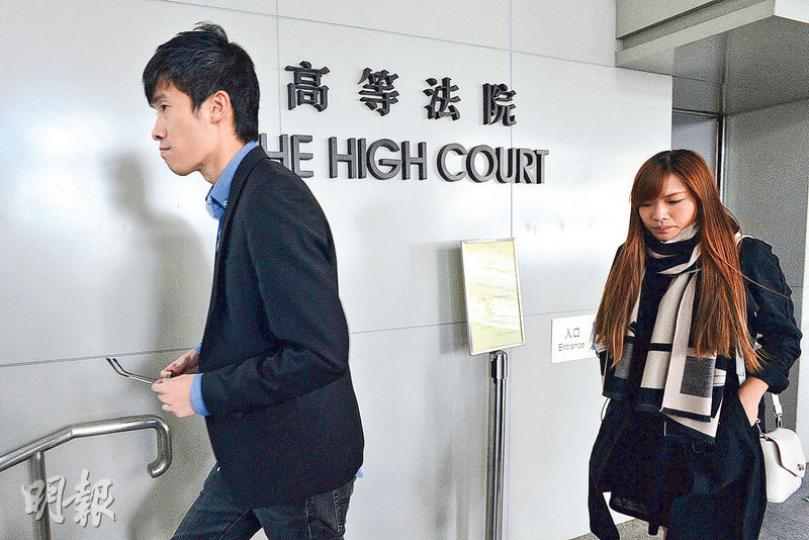 青年新政梁頌恆(左)及游蕙禎(右)早前被高等法院取消立法會議員資格,他們不服上訴,案件昨審結,上訴庭法官表明下周二或周三頒下裁決。(楊柏賢攝) 青年新政梁頌恆(左)及游蕙禎(右)早前被高等法院取消立法會議員資格,他們不服上訴,案件昨審結,上訴庭法官表明下周二或周三頒下裁決。(楊柏賢攝)