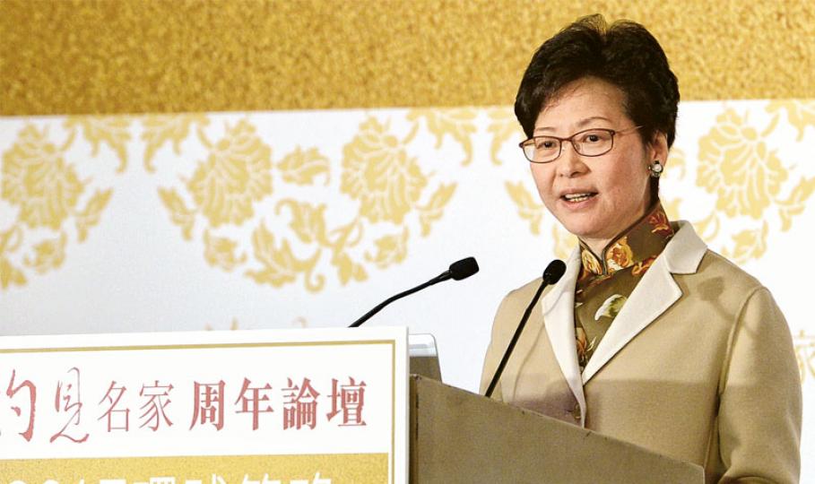 政務司長林鄭月娥昨日在灼見名家周年論壇 ——「2017環球策略與香港新願景」發表逾20分鐘的演辭,並提出8個新願景,她特別強調並非競選特首的綱領,而是服務社會36年的官員的肺腑之言,也不介意大家視之為臨別贈言。(劉焌陶攝) 政務司長林鄭月娥昨日在灼見名家周年論壇 ——「2017環球策略與香港新願景」發表逾20分鐘的演辭,並提出8個新願景,她特別強調並非競選特首的綱領,而是服務社會36年的官員的肺腑之言,也不介意大家視之為臨別贈言。(劉焌陶攝)