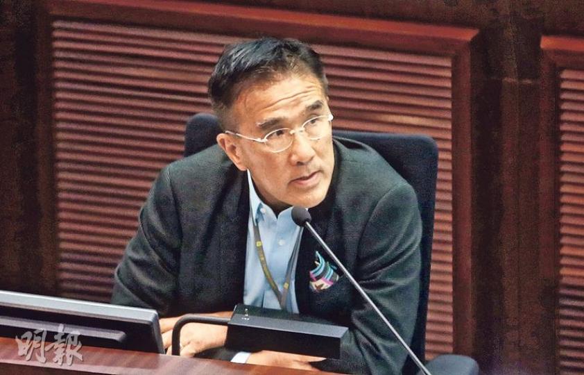 立法會昨討論迪士尼擴建計劃,建制及泛民均促政府爭取修改對華特迪士尼過於優厚的協議條款。新民黨立法會議員田北辰提出無約束力動議,要求押後擴建計劃,獲跨黨派支持。(曾憲宗攝) 商貿及經濟發展局長蘇錦樑表示會盡力游說議員支持擴建方案,另稱因樂園是重要及策略投資,政府有需要維持持股比例,以保話語權。(曾憲宗攝) 立法會經濟發展事務委員會昨討論迪士尼擴展議題,公民黨楊岳橋(左)和公共專業聯盟梁繼昌(右)在會前翻閱有關漫威漫畫的書籍,了解擴建計劃其中一個主題。(曾憲宗攝) 立法會昨討論迪士尼擴建計劃,建制及泛民均促政府爭取修改對華特迪士尼過於優厚的協議條款。新民黨立法會議員田北辰提出無約束力動議,要求押後擴建計劃,獲跨黨派支持。(曾憲宗攝) 商貿及經濟發展局長蘇錦樑表示會盡力游說議員支持擴建方案,另稱因樂園是重要及策略投資,政府有需要維持持股比例,以保話語權。(曾憲宗攝) 立法會經濟發展事務委員會昨討論迪士尼擴展議題,公民黨楊岳橋(左)和公共專業聯盟梁繼昌(右)在會前翻閱有關漫威漫畫的書籍,了解擴建計劃其中一個主題。(曾憲宗攝)