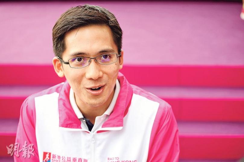 新地主席郭炳聯次子、現任集團執行董事郭基泓(圖)接受訪問時表示,父親經常提醒「凡事唔好急」,多與同事溝通,推出新政才能得到集團上下支持。(曾憲宗攝) 新地主席郭炳聯次子、現任集團執行董事郭基泓(圖)接受訪問時表示,父親經常提醒「凡事唔好急」,多與同事溝通,推出新政才能得到集團上下支持。(曾憲宗攝)
