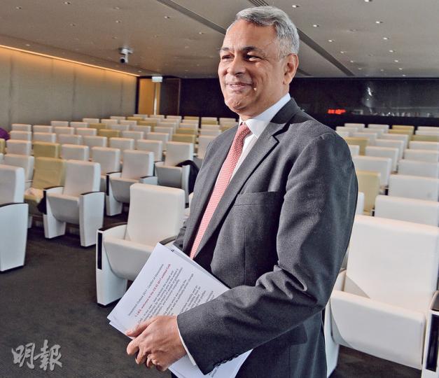 伍澤恩表示,深港通啟動後,兩地投資者將可更容易參與對方的股市。(劉焌陶攝) 伍澤恩表示,深港通啟動後,兩地投資者將可更容易參與對方的股市。(劉焌陶攝)