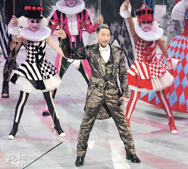 學友重新改編《如果愛》一曲,以嘉年華開心的氣氛為演唱會掀起高潮。(攝影﹕鍾偉茵)「蘭花手」是學友獨特的唱歌手勢。(攝影﹕鍾偉茵)55歲的張學友全晚又唱又跳3小時,認真寶刀未老。(攝影﹕鍾偉茵)《餓狼傳說》絕對是學友經典的舞曲之一。(攝影﹕鍾偉茵)學友獲歌迷興奮和唱,氣氛高漲。(攝影﹕鍾偉茵) 學友重新改編《如果愛》一曲,以嘉年華開心的氣氛為演唱會掀起高潮。(攝影﹕鍾偉茵)「蘭花手」是學友獨特的唱歌手勢。(攝影﹕鍾偉茵)55歲的張學友全晚又唱又跳3小時,認真寶刀未老。(攝影﹕鍾偉茵)《餓狼傳說》絕對是學友經典的舞曲之一。(攝影﹕鍾偉茵)學友獲歌迷興奮和唱,氣氛高漲。(攝影﹕鍾偉茵)