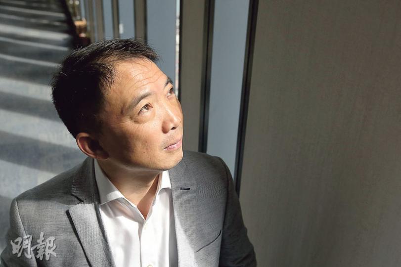 身兼立法會議員的民主黨新任主席胡志偉(圖)認為,在堅持雙普選下,可思考先推動普選立法會,再爭取普選特首,另闢蹊徑以解香港管治死結。(曾憲宗攝) 身兼立法會議員的民主黨新任主席胡志偉(圖)認為,在堅持雙普選下,可思考先推動普選立法會,再爭取普選特首,另闢蹊徑以解香港管治死結。(曾憲宗攝)