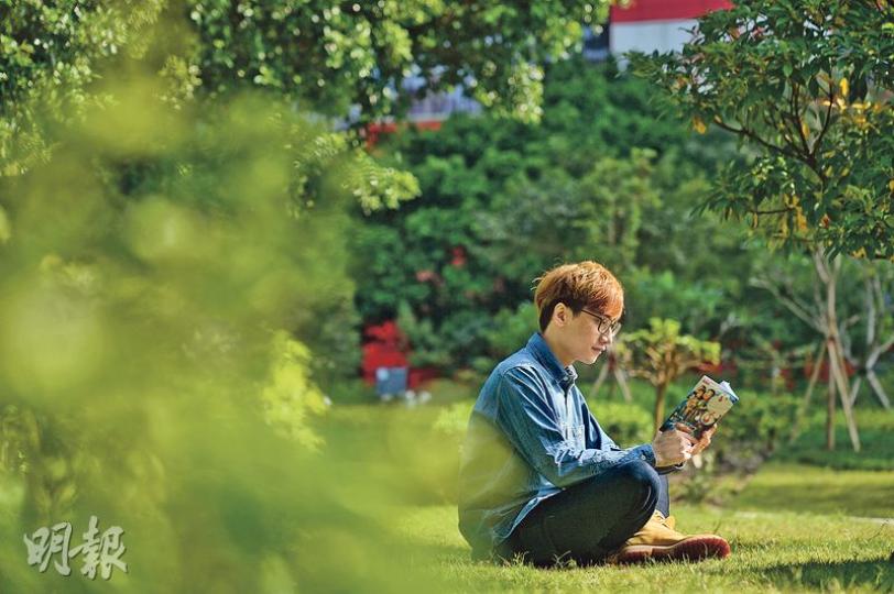 港產網絡小說《我是技安，今天我出席了大雄的葬禮》改編自叮噹漫畫的故事，連載不足10天已有近2000萬網民追讀。為何選擇大雄死而非其他角色？作者藍橘子說，僅因為唯有大雄的死，才能突顯所有角色的反應。（鄧宗弘攝）