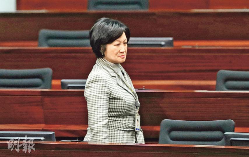 新民黨主席葉劉淑儀噚日不願多談下周四係咪有活動、要宣布參選特首等，佢形容自己地位低微，但就強調「無紅燈」，更自稱只係疑似候選人。（郭慶輝攝）