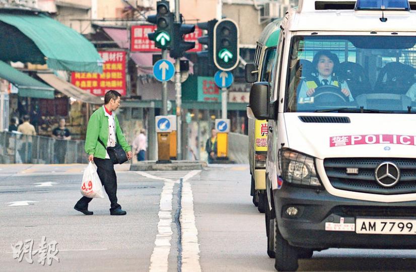 警方今日起一連5日展開行人道路安全行動,尤其會就行人亂過馬路執法。(鄧宗弘攝) 警方今日起一連5日展開行人道路安全行動,尤其會就行人亂過馬路執法。(鄧宗弘攝)