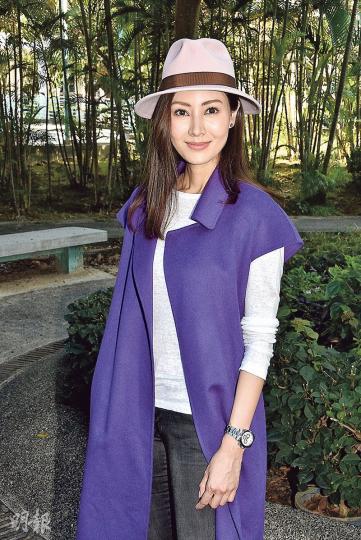 李嘉欣昨日透過傳媒訪問,隔空向大劉送祝福,沒回應會否親自致電祝賀大劉。(攝影﹕孫華中) 李嘉欣昨日透過傳媒訪問,隔空向大劉送祝福,沒回應會否親自致電祝賀大劉。(攝影﹕孫華中)