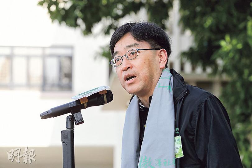 對於特首梁振英放棄競逐連任，食物及衛生局長高永文（圖）坦言，梁的決定對其去留及工作方向有影響，「用餘下時間好好思考」。他又不評論林鄭月娥或曾俊華兩人或參選特首一事。（郭慶輝攝）