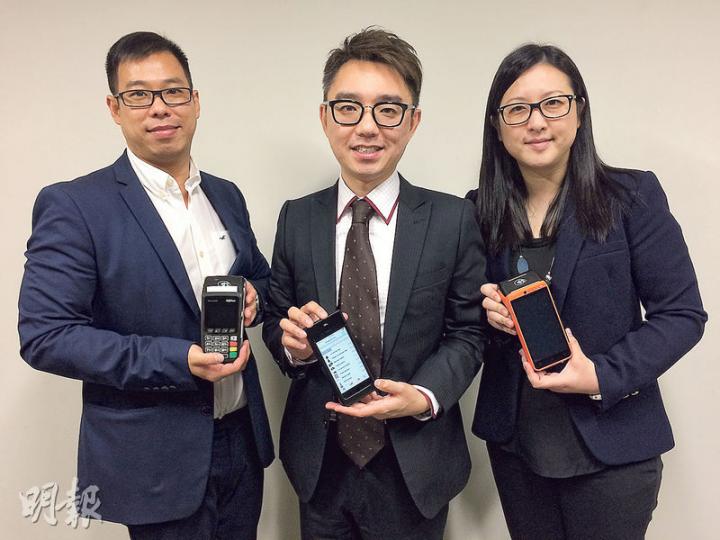 俊盟國際主席及行政總裁勞俊傑(中)擁有接近20年電子支付方案工作經驗,並曾為美國紐約的士行業開發電子支付方案。(溫婉婷攝) 俊盟國際主席及行政總裁勞俊傑(中)擁有接近20年電子支付方案工作經驗,並曾為美國紐約的士行業開發電子支付方案。(溫婉婷攝)