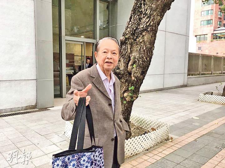代表被告兆駿發展有限公司的關昌英昨到庭應訊,該公司於元朗大棠非法填土被票控,惟被告在認罪後逾8個月才完成工程,被判罰款16.5萬元。(梁嘉怡攝) 代表被告兆駿發展有限公司的關昌英昨到庭應訊,該公司於元朗大棠非法填土被票控,惟被告在認罪後逾8個月才完成工程,被判罰款16.5萬元。(梁嘉怡攝)