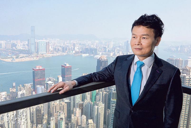 恒地營業（一）部總經理林達民表示，集團部署明年在港島東、西兩區推盤，旗下西環大樓重建項目、鰂魚涌民新街項目，合共提供逾千伙，將打造成針對年輕客戶群的時尚精品盤。（劉焌陶攝）港島西區西環大樓重建項目，提供約600伙單位，為恒地明年重點住宅新盤；建築工程現正如火如荼進行中。（林可為攝）