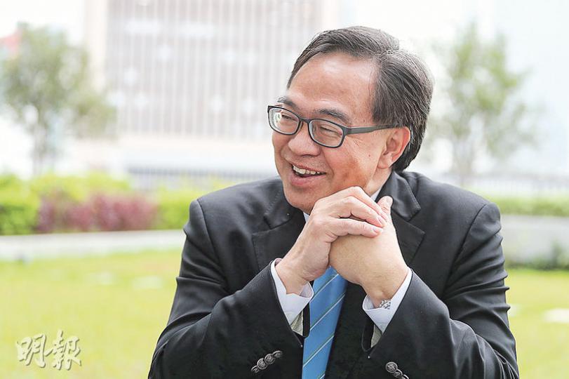經民聯盧偉國接手經民聯主席一職,他指經民聯並非必然保皇幫政府,又指遇到不支持的政策也會不客氣。(郭慶輝攝) 經民聯盧偉國接手經民聯主席一職,他指經民聯並非必然保皇幫政府,又指遇到不支持的政策也會不客氣。(郭慶輝攝)