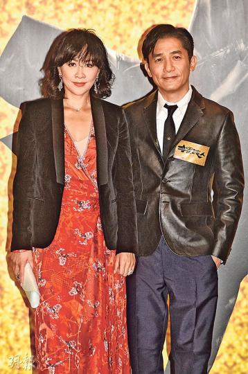 偉仔新片《擺渡人》昨晚首映,劉嘉玲愛相隨,陪老公偉仔恩愛現身。(攝影﹕孫華中)熊黛林「中門大開」,成全場性感之最。(攝影﹕孫華中)Baby腹大便便出席首映禮,表示會留港待產。(攝影﹕孫華中)王家衛為《擺渡人》馬不停蹄四出宣傳,昨晚終於回到主場跟香港影迷見面。(攝影﹕孫華中)金城武(左起)、劉嘉玲、梁朝偉、Baby、陳奕迅及熊黛林在首映禮上大合照。(攝影﹕孫華中) 偉仔新片《擺渡人》昨晚首映,劉嘉玲愛相隨,陪老公偉仔恩愛現身。(攝影﹕孫華中)熊黛林「中門大開」,成全場性感之最。(攝影﹕孫華中)Baby腹大便便出席首映禮,表示會留港待產。(攝影﹕孫華中)王家衛為《擺渡人》馬不停蹄四出宣傳,昨晚終於回到主場跟香港影迷見面。(攝影﹕孫華中)金城武(左起)、劉嘉玲、梁朝偉、Baby、陳奕迅及熊黛林在首映禮上大合照。(攝影﹕孫華中)