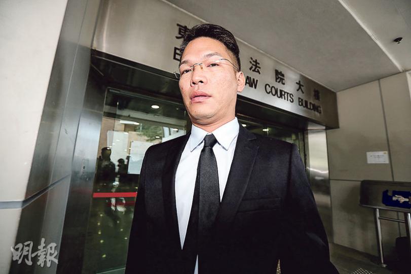 《大公報》記者盧永賢(圖)的代表律師在庭上稱,已可就控罪聽取答辯,盧打算不認罪。(李紹昌攝)梁天琦(圖)的代表律師要求暫毋須答辯,申請押後3星期,以等候收取控方文件。(李紹昌攝) 《大公報》記者盧永賢(圖)的代表律師在庭上稱,已可就控罪聽取答辯,盧打算不認罪。(李紹昌攝)梁天琦(圖)的代表律師要求暫毋須答辯,申請押後3星期,以等候收取控方文件。(李紹昌攝)