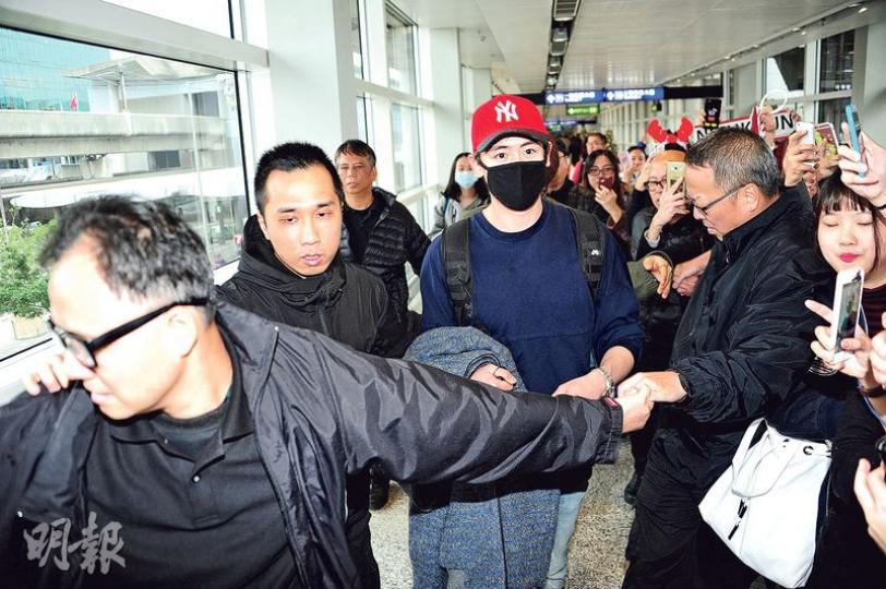 Nichkhun被粉絲包圍。(攝影鎅O者:陳釗)BASTARZ企定定讓傳媒拍照。(攝影鎅O者:陳釗) Nichkhun被粉絲包圍。(攝影鎅O者:陳釗)BASTARZ企定定讓傳媒拍照。(攝影鎅O者:陳釗)