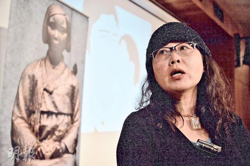 歷史監察網民自發召集人李美娜認為港府對日治時期「慰安婦」受害人不重視,促請政府盡快興建「慰安婦」銅像及博物館,讓更多人認識日軍暴行。(蘇智鑫攝) 歷史監察網民自發召集人李美娜認為港府對日治時期「慰安婦」受害人不重視,促請政府盡快興建「慰安婦」銅像及博物館,讓更多人認識日軍暴行。(蘇智鑫攝)