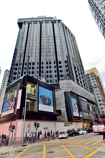 旺角過往亦有大型重建項目,市建局2007年在「波鞋街」啟動「旺角洗衣街發展項目」,由新世界發展中標,其中住宅部分「SKYPARK」料明年入伙。(馮凱鍵攝) 旺角過往亦有大型重建項目,市建局2007年在「波鞋街」啟動「旺角洗衣街發展項目」,由新世界發展中標,其中住宅部分「SKYPARK」料明年入伙。(馮凱鍵攝)