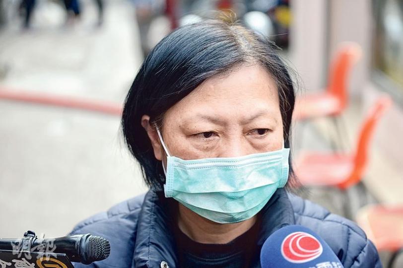 葬身火海的蓮嬸為基督徒,生前每周會到觀塘潮語浸信會參加團契。其教友孫女士(圖)昨到火場協助調查,她表示,蓮嬸較文靜,為人友善,對其離世感傷痛。(鍾林枝攝) 葬身火海的蓮嬸為基督徒,生前每周會到觀塘潮語浸信會參加團契。其教友孫女士(圖)昨到火場協助調查,她表示,蓮嬸較文靜,為人友善,對其離世感傷痛。(鍾林枝攝)