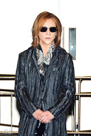 為補償粉絲,Yoshiki決定多留港一天,今晚以私人形式開騷。(攝影:鍾偉茵)鞠躬道歉(攝影:鍾偉茵)神情傷感(攝影:鍾偉茵)大會貼出通告宣布演奏會取消。(攝影:鍾偉茵)Yoshiki昨晚的香港演奏會取消,粉絲等候大會安排,有部分粉絲感不滿。(攝影:鍾偉茵)何超儀昨晚回家後又折返,但最後都是未能睇騷。(攝影:鍾偉茵) 為補償粉絲,Yoshiki決定多留港一天,今晚以私人形式開騷。(攝影:鍾偉茵)鞠躬道歉(攝影:鍾偉茵)神情傷感(攝影:鍾偉茵)大會貼出通告宣布演奏會取消。(攝影:鍾偉茵)Yoshiki昨晚的香港演奏會取消,粉絲等候大會安排,有部分粉絲感不滿。(攝影:鍾偉茵)何超儀昨晚回家後又折返,但最後都是未能睇騷。(攝影:鍾偉茵)