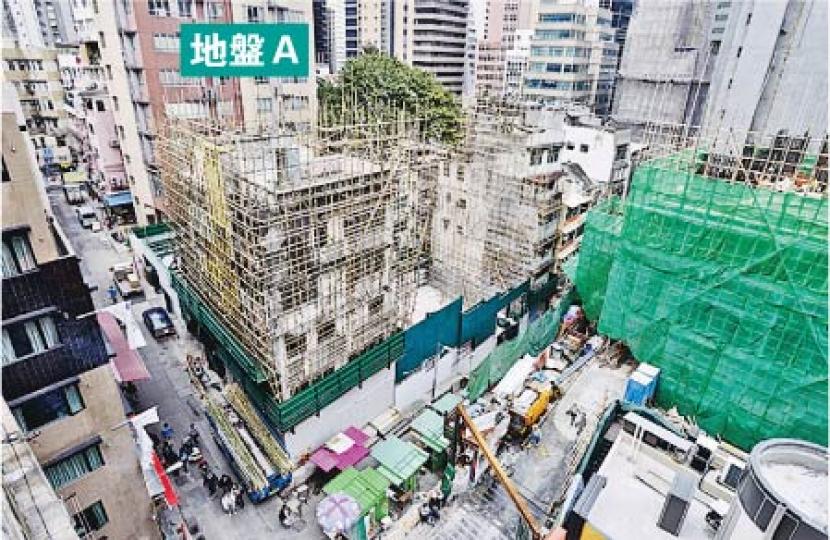 隨着位於卑利街及結志街的濕貨攤檔搬入市建局新建、位於重建項目地盤B的「嘉咸市集」,位於卑利街的地盤A亦開始重建,市建局將邀請發展商就該地盤提交合作發展意向書,該項目將建約116個住宅單位,發展協議將加入智能系統的要求。(馮凱鍵攝) 隨着位於卑利街及結志街的濕貨攤檔搬入市建局新建、位於重建項目地盤B的「嘉咸市集」,位於卑利街的地盤A亦開始重建,市建局將邀請發展商就該地盤提交合作發展意向書,該項目將建約116個住宅單位,發展協議將加入智能系統的要求。(馮凱鍵攝)