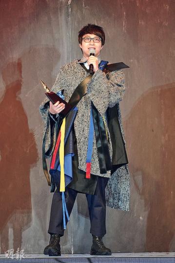 坤哥是去年叱咤大贏家,今年憑《百姓》奪專業推介第5位及我最喜愛的男歌手,成績算不俗。(攝影﹕孫華中、鍾偉茵) 坤哥是去年叱咤大贏家,今年憑《百姓》奪專業推介第5位及我最喜愛的男歌手,成績算不俗。(攝影﹕孫華中、鍾偉茵)