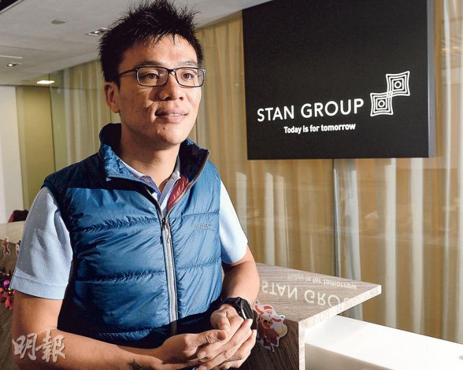 「舖王」鄧成波孻子、Stan Group主席鄧耀昇表示,業務擴至住宅發展,首度晉身發展商之列,旗下首個住宅發展、屯門藍地項目將以洋房為主打,共涉50伙,單位面積最大逾5000方呎。(劉焌陶攝) 「舖王」鄧成波孻子、Stan Group主席鄧耀昇表示,業務擴至住宅發展,首度晉身發展商之列,旗下首個住宅發展、屯門藍地項目將以洋房為主打,共涉50伙,單位面積最大逾5000方呎。(劉焌陶攝)