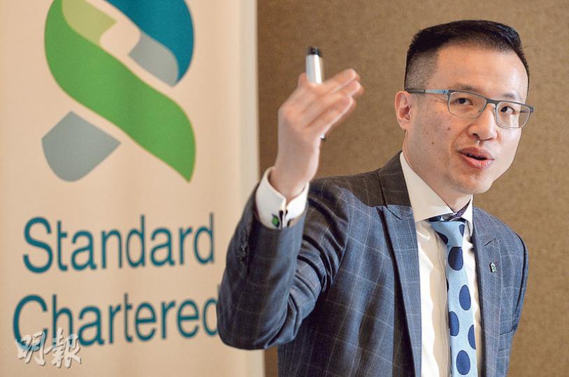 渣打香港財富管理投資策略主管梁振輝(圖)預期,人民幣貶值預期未有改變下,港股今年難以升穿24000點。他認為內銀股值得注意,因銀行處理好呆壞帳問題,加上息口回升,有望改善息差。(劉焌陶攝) 渣打香港財富管理投資策略主管梁振輝(圖)預期,人民幣貶值預期未有改變下,港股今年難以升穿24000點。他認為內銀股值得注意,因銀行處理好呆壞帳問題,加上息口回升,有望改善息差。(劉焌陶攝)