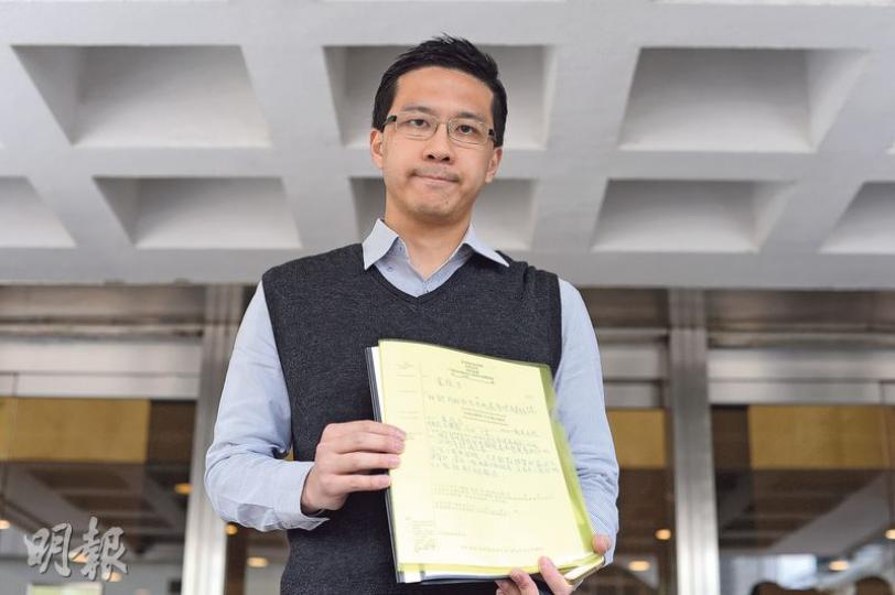 「JR團隊」召集人盧俊宇昨就西九文化區興建香港故宮文化博物館的計劃向高院申請司法覆核,要求法庭頒令西九文化區管理局就興建博物館作公開諮詢和招標。(鍾林枝攝) 「JR團隊」召集人盧俊宇昨就西九文化區興建香港故宮文化博物館的計劃向高院申請司法覆核,要求法庭頒令西九文化區管理局就興建博物館作公開諮詢和招標。(鍾林枝攝)
