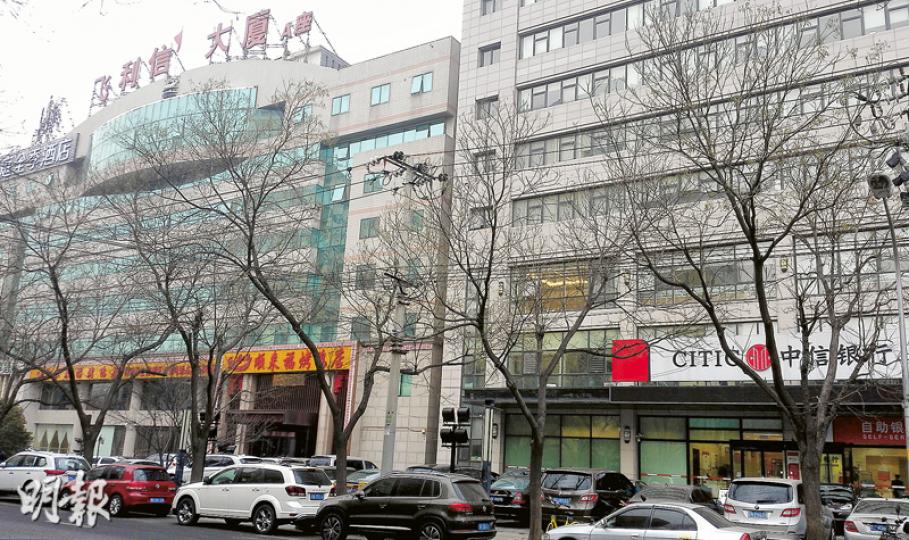 飛利信大廈的A座(左)和B座(右),酒店位於A座,B座是中信銀行和飛利信公司的寫字樓。(明報記者攝)全季酒店的職員稱,未聽說過有解放軍黑客部隊。圖為酒店大堂。(明報記者攝)飛利信A座3樓有「中國國家培訓網」網站和「聯誠智勝」科技公司,兩者都隸屬飛利信股份有限公司。(明報記者攝) 飛利信大廈的A座(左)和B座(右),酒店位於A座,B座是中信銀行和飛利信公司的寫字樓。(明報記者攝)全季酒店的職員稱,未聽說過有解放軍黑客部隊。圖為酒店大堂。(明報記者攝)飛利信A座3樓有「中國國家培訓網」網站和「聯誠智勝」科技公司,兩者都隸屬飛利信股份有限公司。(明報記者攝)