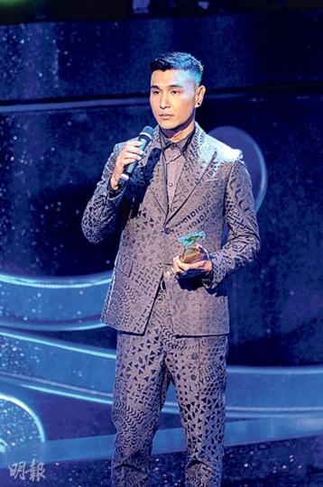 陳展鵬封完視帝,前晚又攞「勁歌金曲獎」,認真威威。(攝影:鍾偉茵、梁迺楠、梁榮達) 陳展鵬封完視帝,前晚又攞「勁歌金曲獎」,認真威威。(攝影:鍾偉茵、梁迺楠、梁榮達)