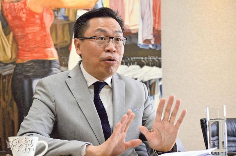 渣打香港資訊科技總監溫敬道（圖）表示，現時由數家銀行各自拋出不同電子身分管理的概念，最理想的情况下，是每個人都有一個獨得的電子ID，日後登入不同銀行的網上銀行戶口，都只需要用同一個ID號碼。（馮凱鍵攝）