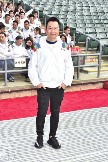 黎耀祥笑對被指無綫似捧新人般谷他的人氣。(攝影:孫華中) 黎耀祥笑對被指無綫似捧新人般谷他的人氣。(攝影:孫華中)