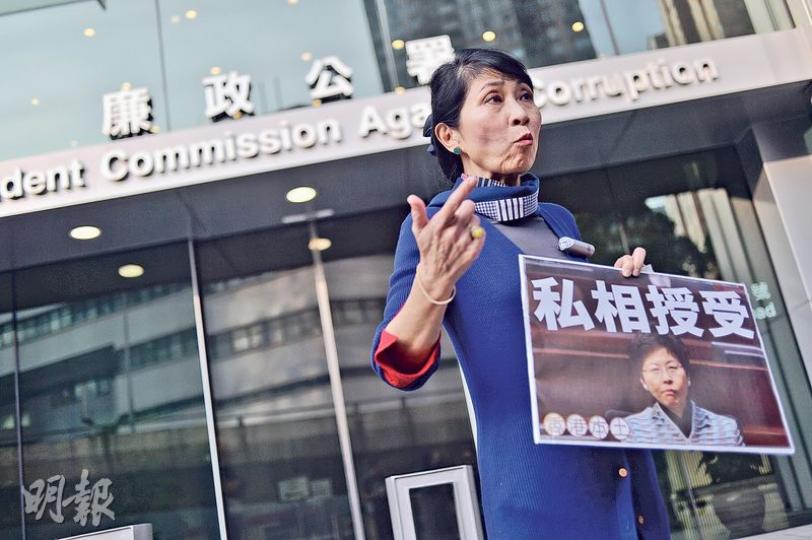 立法會議員毛孟靜昨午到廉署舉報,指政務司長林鄭月娥處理西九故宮項目涉嫌公職人員行為失當,委任嚴迅奇有私相授受之嫌,要求廉署立案調查。(馮凱鍵攝) 立法會議員毛孟靜昨午到廉署舉報,指政務司長林鄭月娥處理西九故宮項目涉嫌公職人員行為失當,委任嚴迅奇有私相授受之嫌,要求廉署立案調查。(馮凱鍵攝)