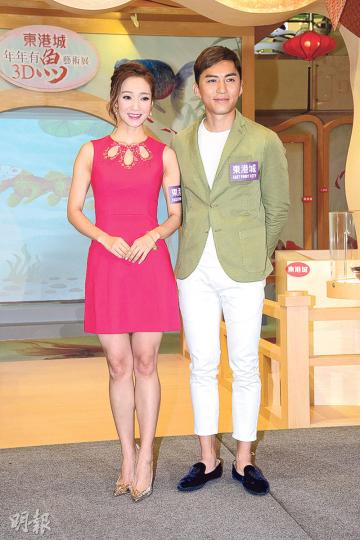 「花曼」王君馨與「牙佬」袁偉豪拍住上搵真銀。(攝影﹕梁迺楠) 「花曼」王君馨與「牙佬」袁偉豪拍住上搵真銀。(攝影﹕梁迺楠)