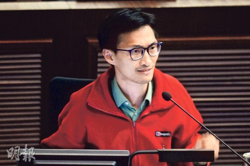 立法會財委會昨午開會討論下屆政府問責團隊的加薪建議,不少民主派議員表明反對,朱凱廸在會議中途一度提出休會,但經近一小時辯論及投票後,最終以19票贊成、28票反對遭否決,最終至晚上近7時半仍未審議加薪建議而散會。(鍾林枝攝) 立法會財委會昨午開會討論下屆政府問責團隊的加薪建議,不少民主派議員表明反對,朱凱廸在會議中途一度提出休會,但經近一小時辯論及投票後,最終以19票贊成、28票反對遭否決,最終至晚上近7時半仍未審議加薪建議而散會。(鍾林枝攝)