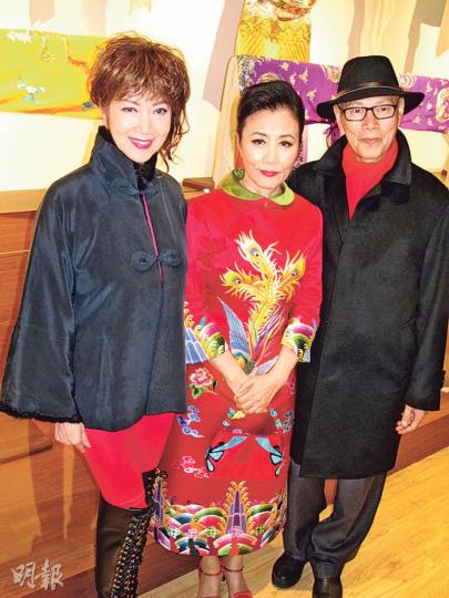 謝雪心(左起)、汪明荃及羅家英昨日出席「過年睇粵劇」展覽開幕禮。(攝影鎅O者﹕鍾一虹) 謝雪心(左起)、汪明荃及羅家英昨日出席「過年睇粵劇」展覽開幕禮。(攝影鎅O者﹕鍾一虹)