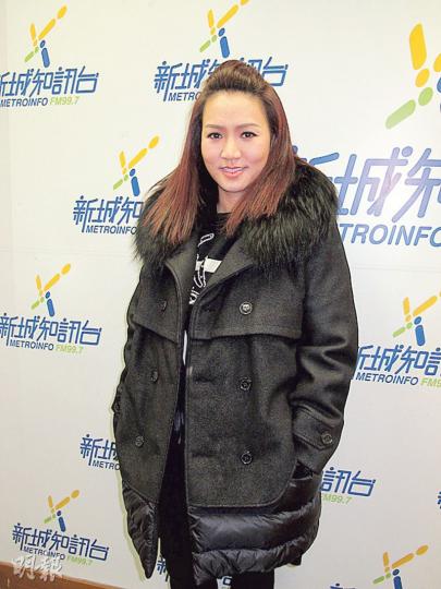 黎瑞恩笑指大女擺放她的唱片和海報在睡房，並放在最愛的韓國偶像「防彈少年團」左右。（攝影鎅O者﹕鍾一虹）