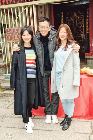 鄭丹瑞的新片有大女鄭瑤（左）及細女鄭珉（右）客串演出。（攝影鎅O者：梁榮達）談善言（左）與鄧月平（右）希望新片票房有好成績。（攝影鎅O者：梁榮達）