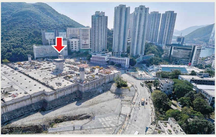 港鐵黃竹坑站1期上蓋發展項目(箭嘴示)今招意向,項目將提供約800伙,業界估值每方呎樓面地價約1.4萬至1.7萬元,估值高近百億元。(馮凱鍵攝) 港鐵黃竹坑站1期上蓋發展項目(箭嘴示)今招意向,項目將提供約800伙,業界估值每方呎樓面地價約1.4萬至1.7萬元,估值高近百億元。(馮凱鍵攝)