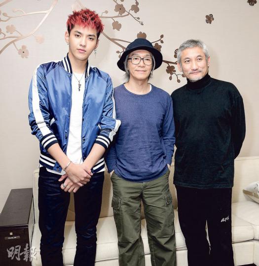 (左起)吳亦凡、周星馳、徐克早前在港宣傳賀歲片《西遊.伏妖篇》,並接受本報訪問。(攝影:梁迺楠)周星馳與徐克都是天馬行空的創作人,合作前已有心理準備,兩人確實由頭拗到尾,卻也享受當中的過程。(攝影:梁迺楠)韓國男團EXO的內地前成員吳亦凡直言,試鏡時面對周星馳有點怯,因對方要他即場試演變態神經病人。(攝影:梁迺楠) (左起)吳亦凡、周星馳、徐克早前在港宣傳賀歲片《西遊.伏妖篇》,並接受本報訪問。(攝影:梁迺楠)周星馳與徐克都是天馬行空的創作人,合作前已有心理準備,兩人確實由頭拗到尾,卻也享受當中的過程。(攝影:梁迺楠)韓國男團EXO的內地前成員吳亦凡直言,試鏡時面對周星馳有點怯,因對方要他即場試演變態神經病人。(攝影:梁迺楠)