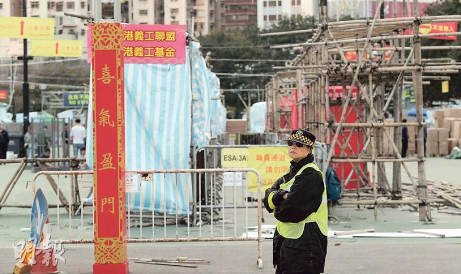 因應近日青年新政及民族黨被取消維園年宵檔爭議,警方提高對維園風險評估,將增便衣人員巡查。(李紹昌攝) 因應近日青年新政及民族黨被取消維園年宵檔爭議,警方提高對維園風險評估,將增便衣人員巡查。(李紹昌攝)